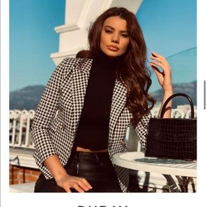 Aniiqa Black And white blazer